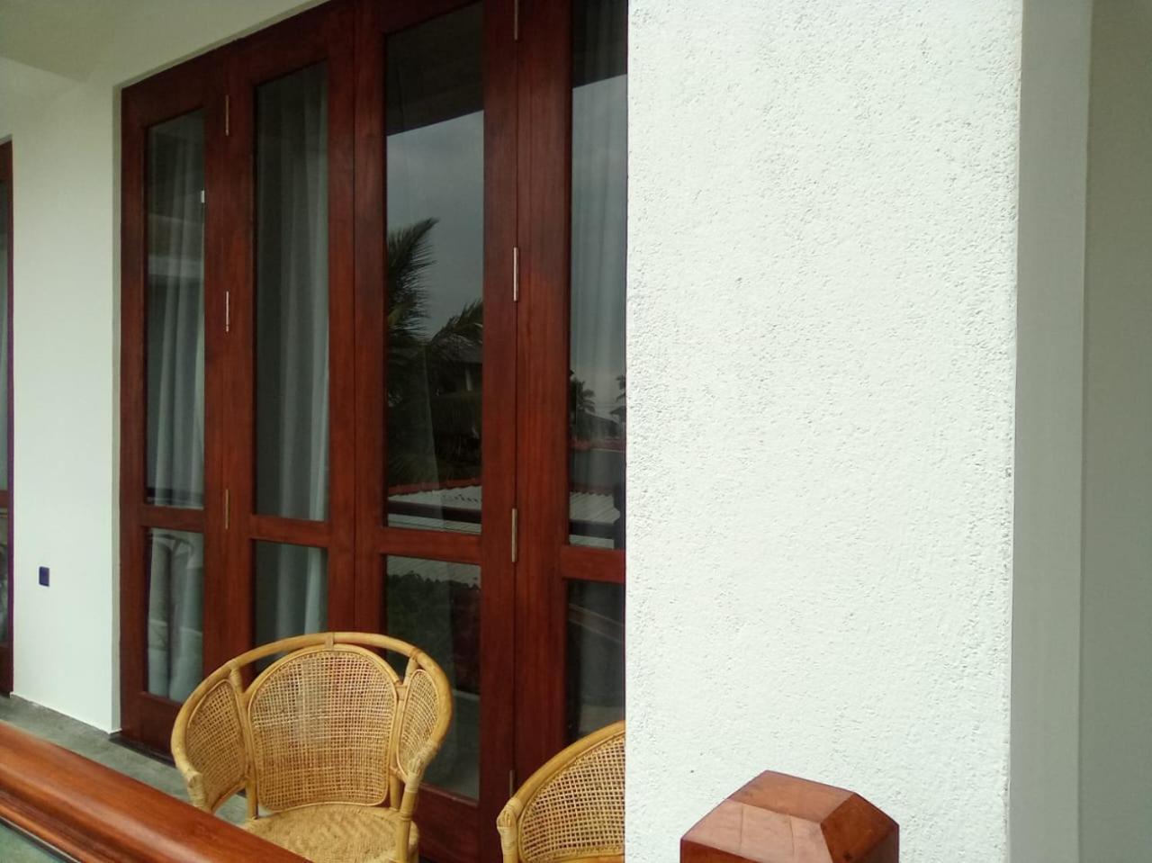 Blue Whales Hotel Hikkaduwa Exterior foto