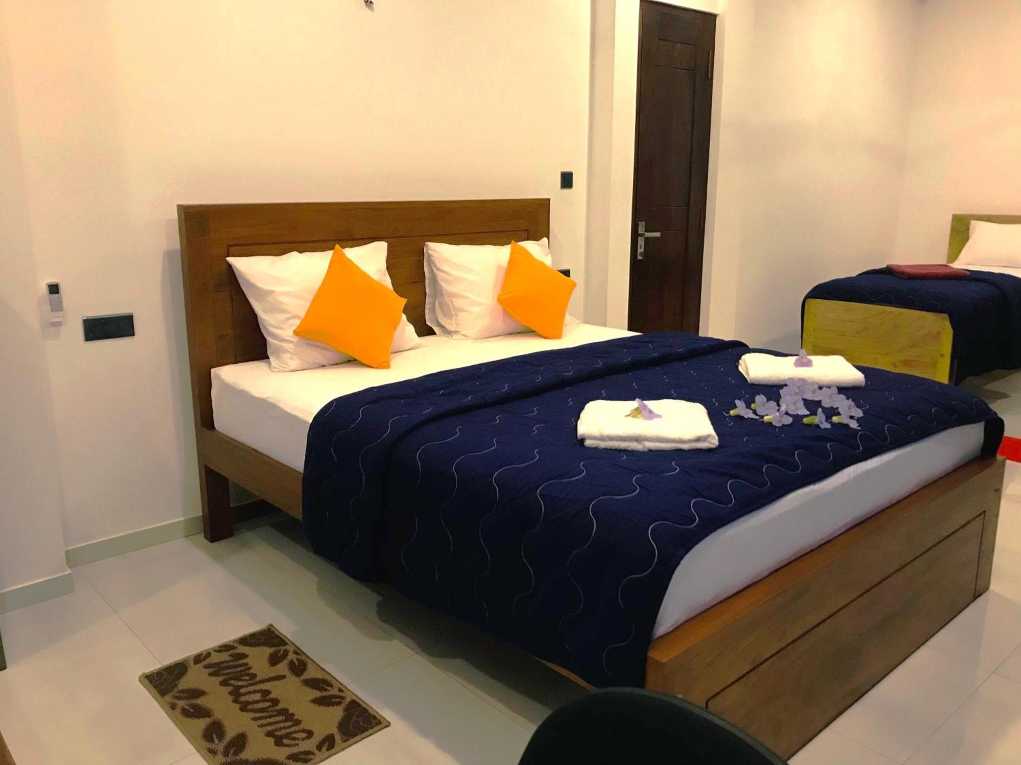 Blue Whales Hotel Hikkaduwa Exterior foto