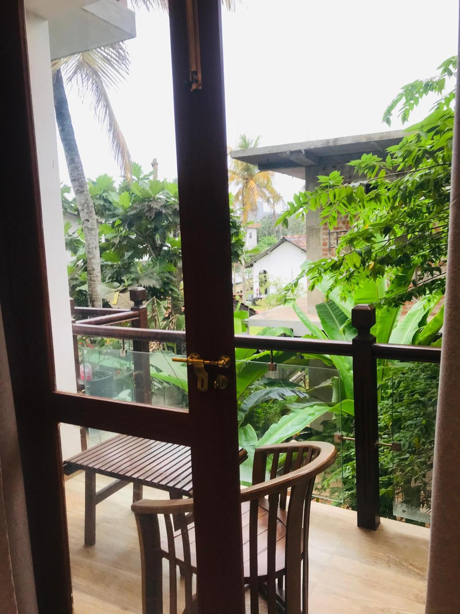 Blue Whales Hotel Hikkaduwa Exterior foto