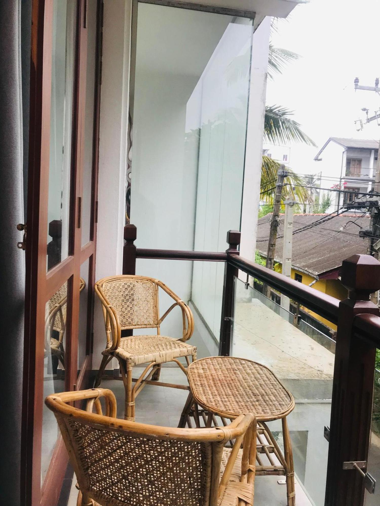 Blue Whales Hotel Hikkaduwa Exterior foto